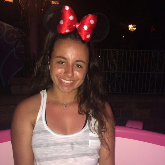 Meet your Posher, Ariana - Picture 1 of 1