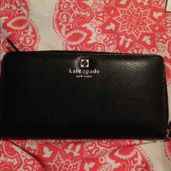 Kate spade wallet perfect condition