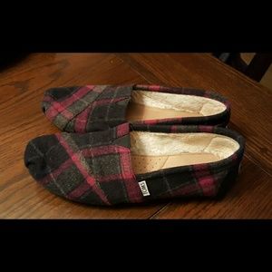 Pink grey black wool TOMS size 10