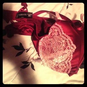 Burgundy lace bra never wore