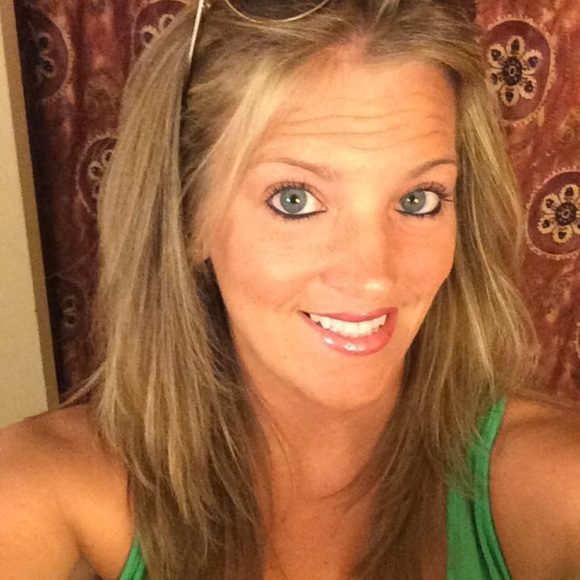 Meet your Posher, Danielle - Picture 1 of 1