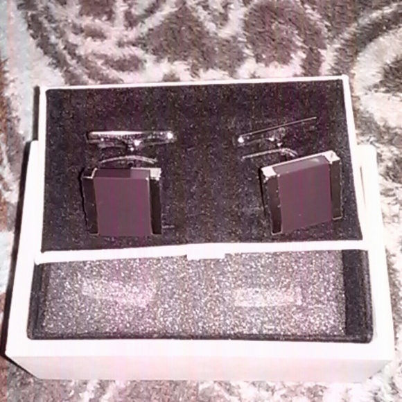 Cuff lings - Picture 3 of 4