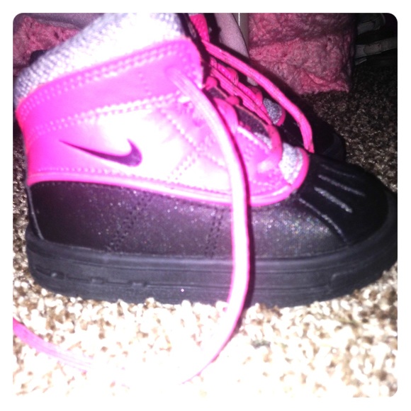 Toddler Nike boots