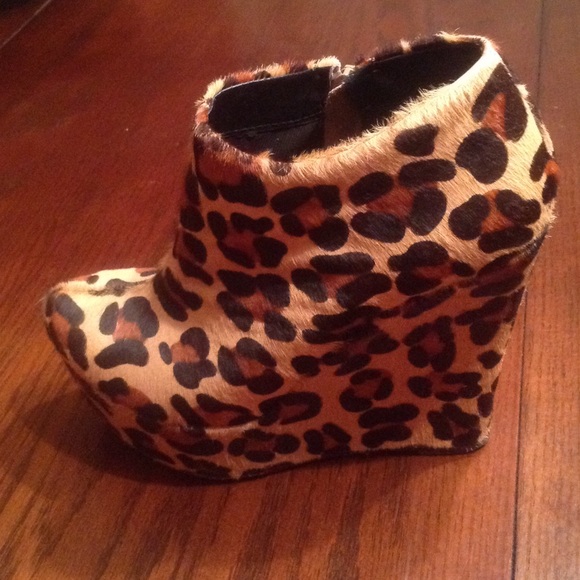 Shiekh Leopard wedges
