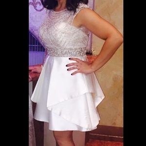 Macduggal evening short dress size 10 ivory dress.