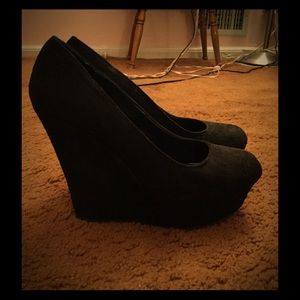 Black Wedges