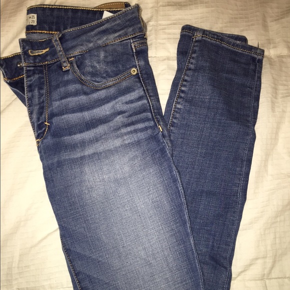 never worn mid rise Abercrombie skinny jeans
