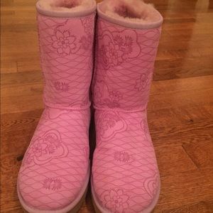 Ugg flower detail boots