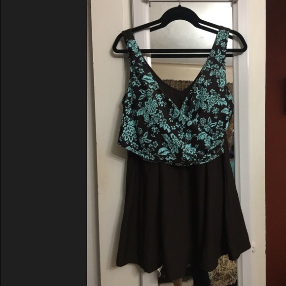 Swim under the sea🏊🏼🐠