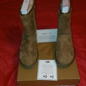 Brand new perfect condition woman's ugg's size 10