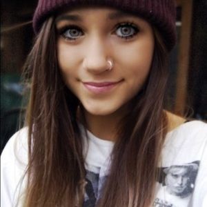 Meet your Posher, Chloe