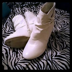 Cute White Boots!