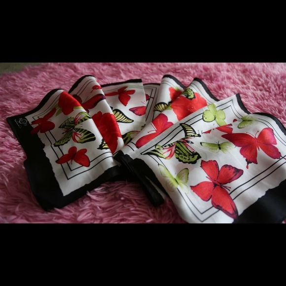 BRAND NEW beautiful silk scraves