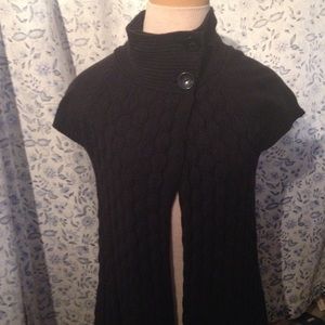 Knitted black short sleeve sweater