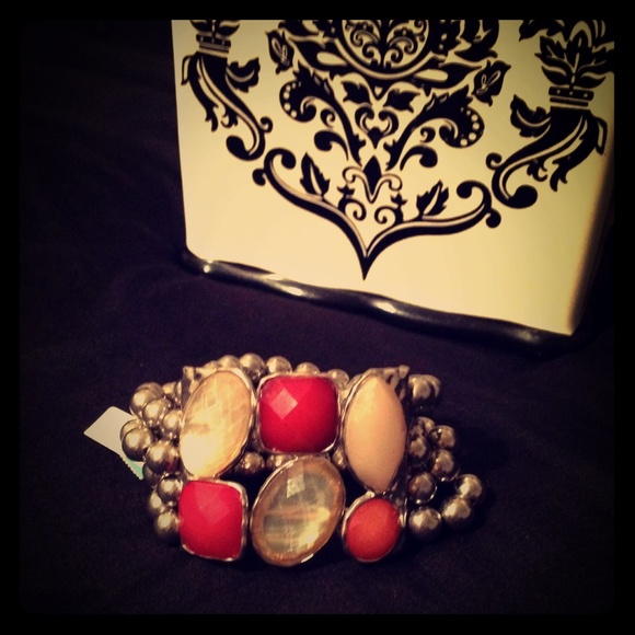 Beautiful accent bracelet