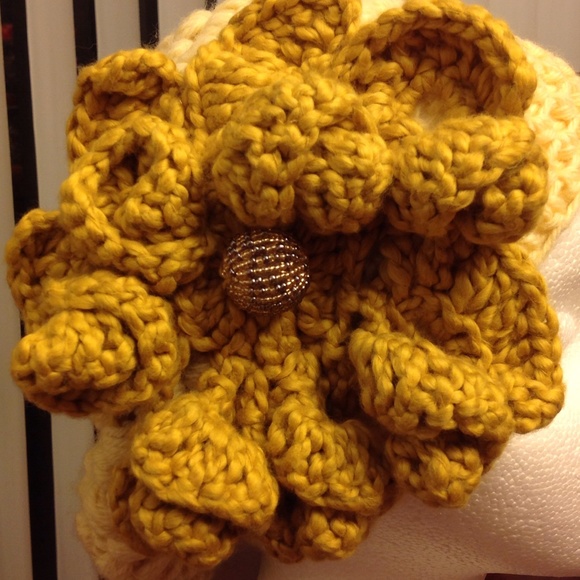 SOLD HANDMADE SLOUCHY HAT WITH LARGE FLOWER - Picture 3 of 4