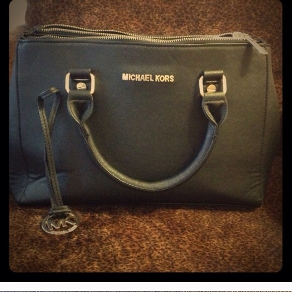 Black purse!