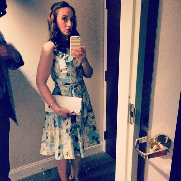 Meet your Posher, Victoria ✌🏻️❤️👠👜👗 - Picture 2 of 4