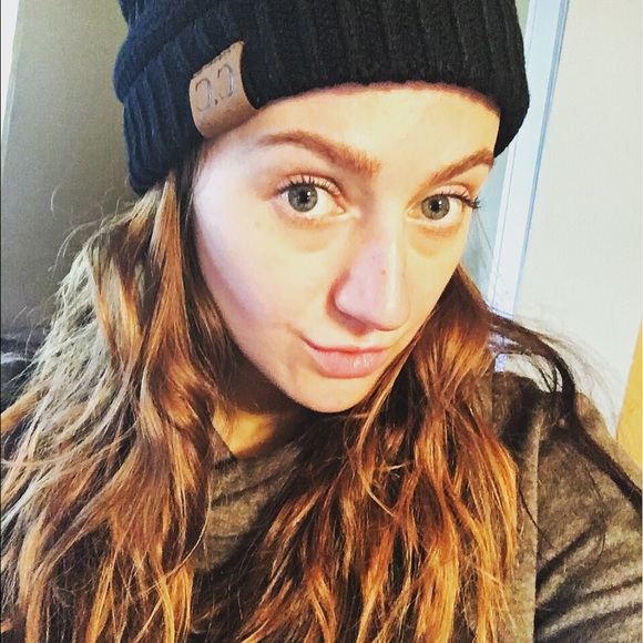 Meet your Posher, Victoria ✌🏻️❤️👠👜👗 - Picture 4 of 4