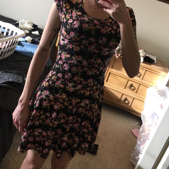 Wet Seal Floral Flowy Mini