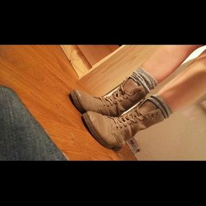 Combat boots