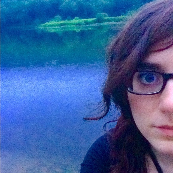 Meet your Posher, Jennifer - Picture 2 of 2