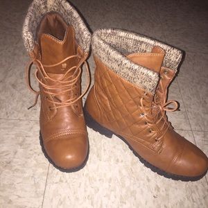 Brown Boots Send me a offer 🤔