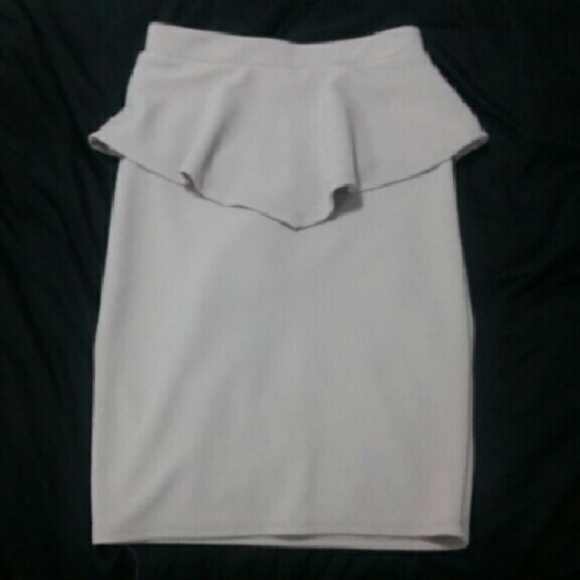 Gorgeous tight fit skirt! - Picture 2 of 4