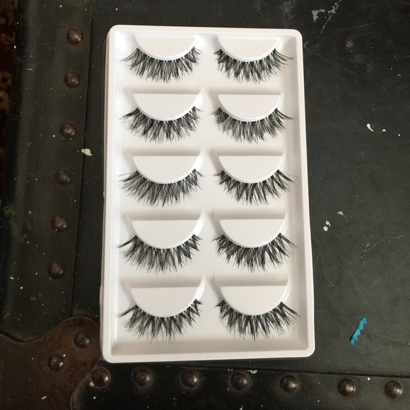 Set of 5 pairs of eyelashes. 100% silk