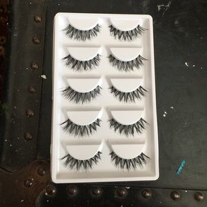 Set of 5 pairs of eyelashes. 100% silk