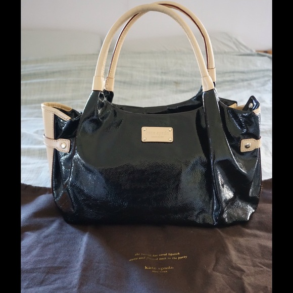 kate spade Handbags - Gorgeous Kate Spade purse with dust bag!