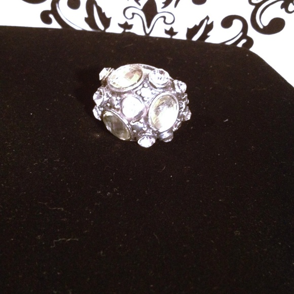 Large accent ring - Picture 3 of 3