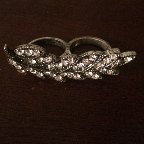 Double finger feather ring