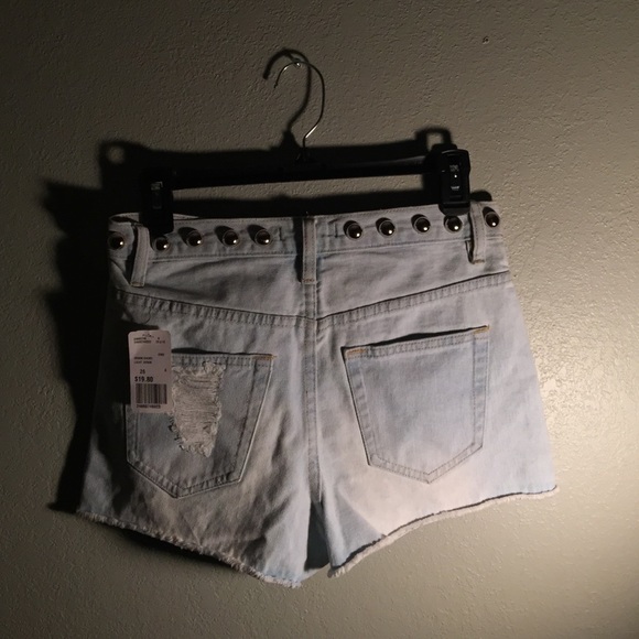 Light High Rise Shorts - Picture 2 of 4