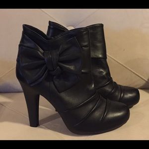 Gianni Bini booties
