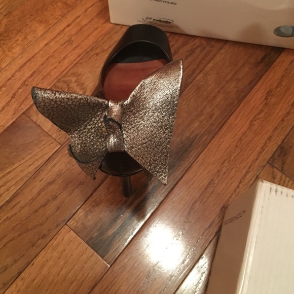 Pumps - Picture 3 of 3