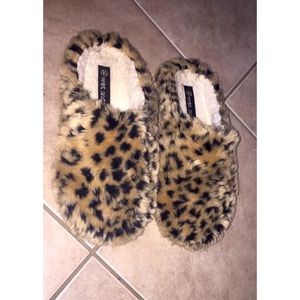 Leopard slippers