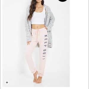 K e e p    O u t  sweatpants
