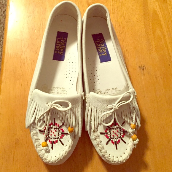 Valley Lane  Shoes - Gorgeous beaded fringe moccasins