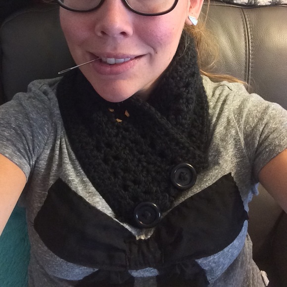 ❤️ HANDMADE ❤️ Buttoned scarves✅ - Picture 2 of 4