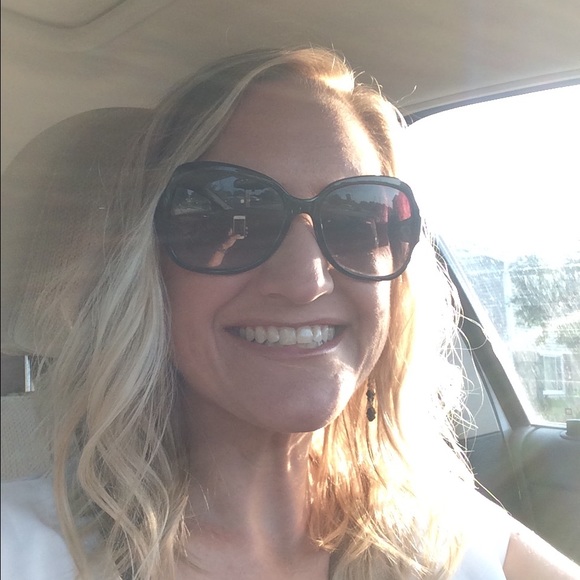 Meet your Posher, Whitney - Picture 1 of 1