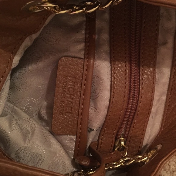 Michael kors crossbody - Picture 2 of 3