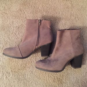 Old Navy Booties- size 8
