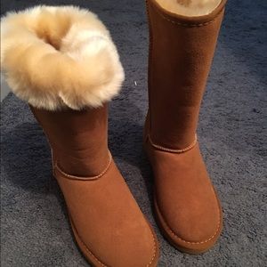 Non-authentic;tall chesnut women's boots, size 8.