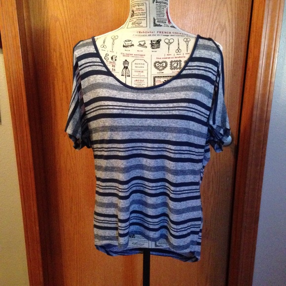 Daytrip cold shoulder top