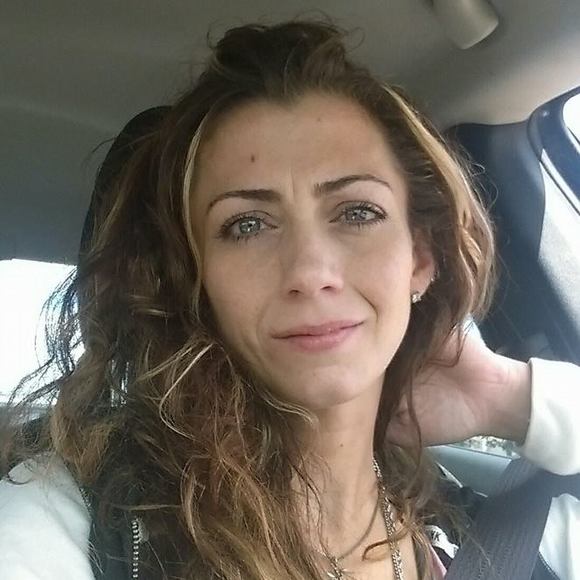 Meet your Posher, Carly - Picture 2 of 4