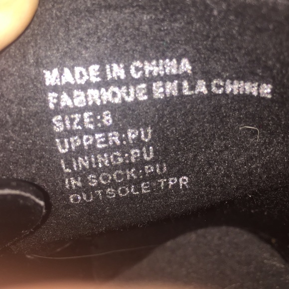 Pointed black glossy ankle boots - Picture 4 of 4