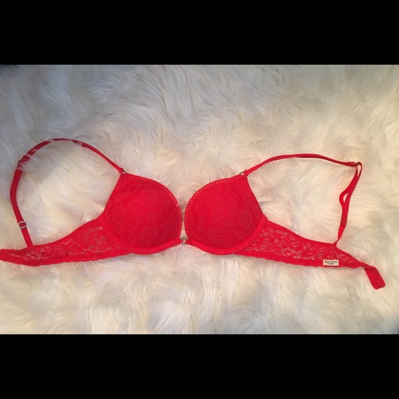 32 A red lace plunge push up