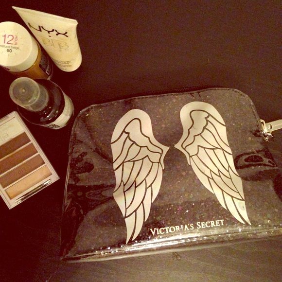 Limited edition Victoria's secret makeup bag - Picture 1 of 3