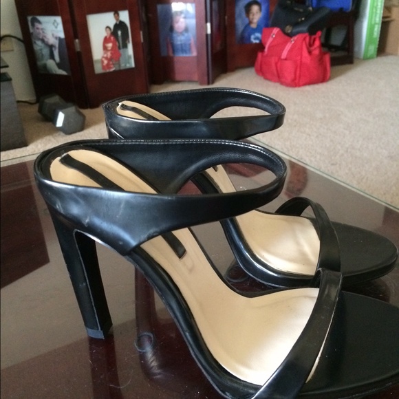Zara blck 5 inch high heel almost brand new